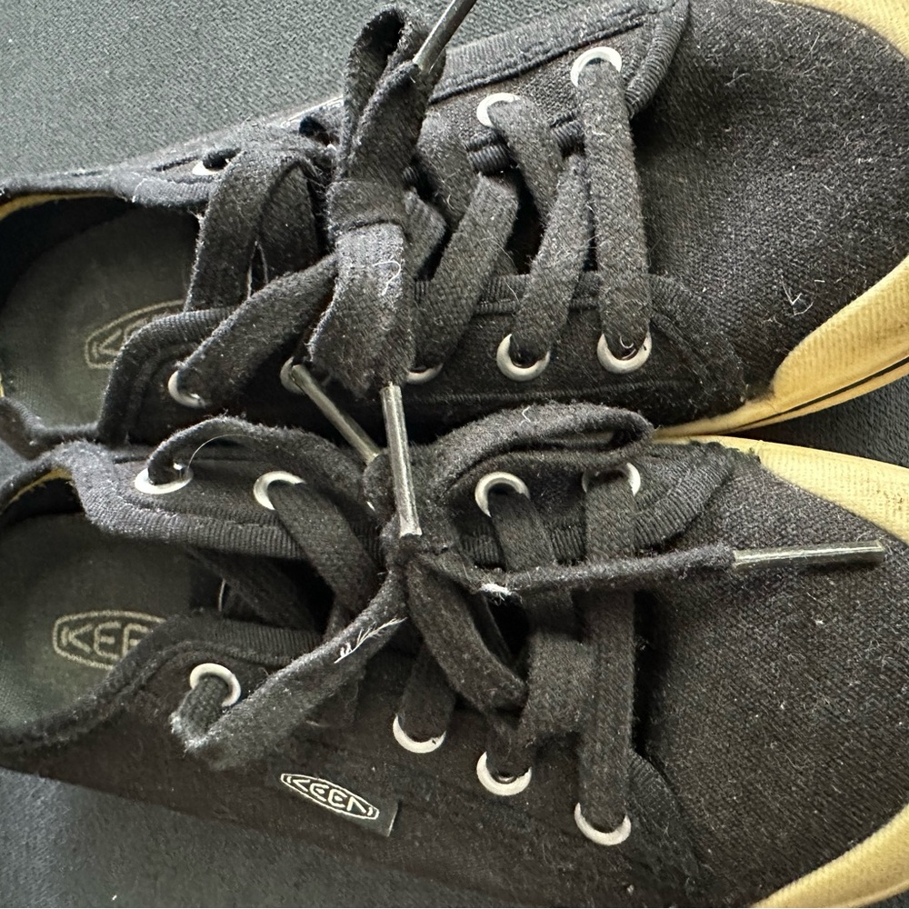 KEEN  Black Canvas Shoes